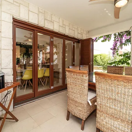 Lostura Vakantiehuis Kožino